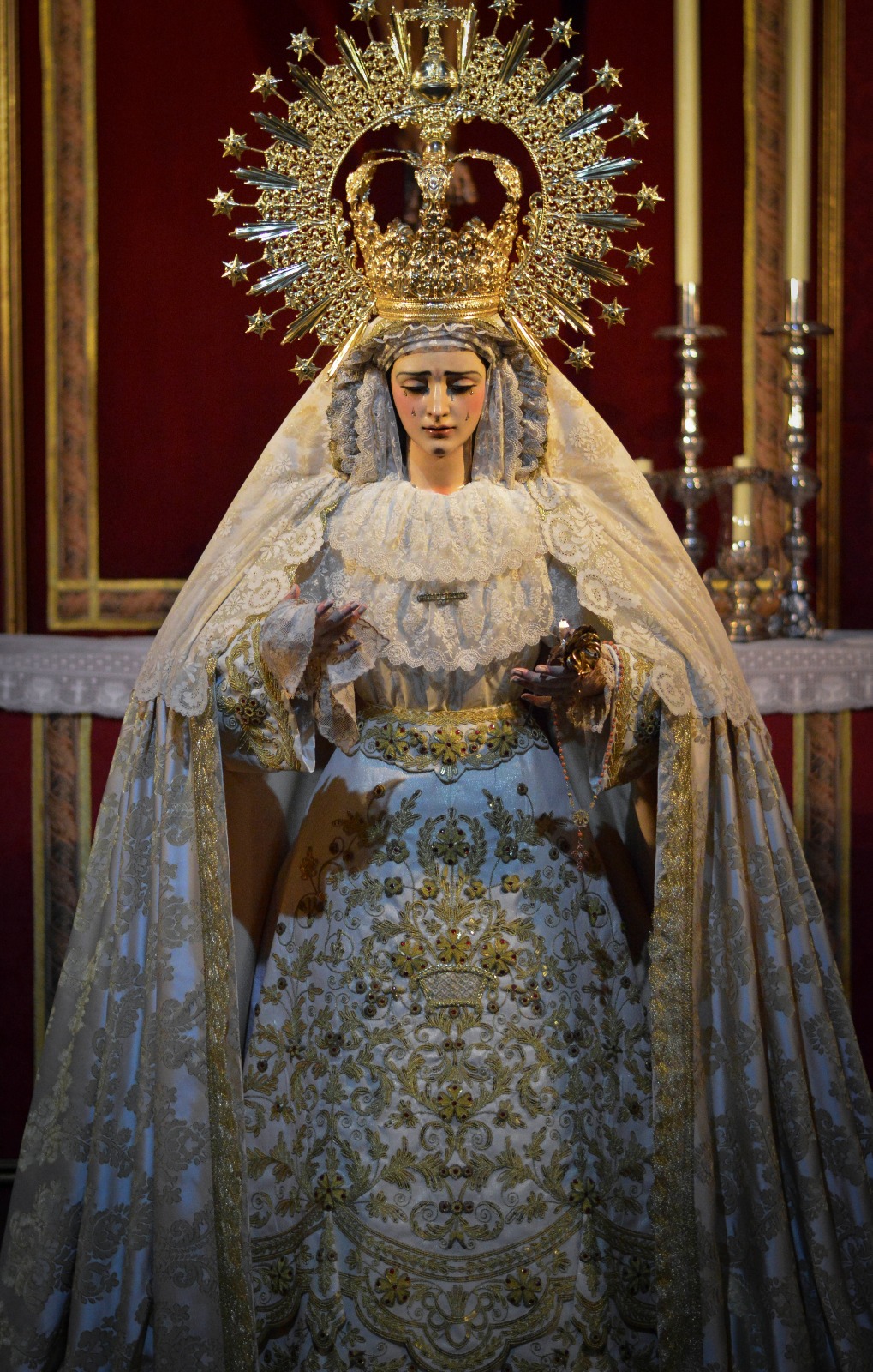 En este momento estás viendo María Santísima de Gracia y Amparo ataviada para el tiempo estival